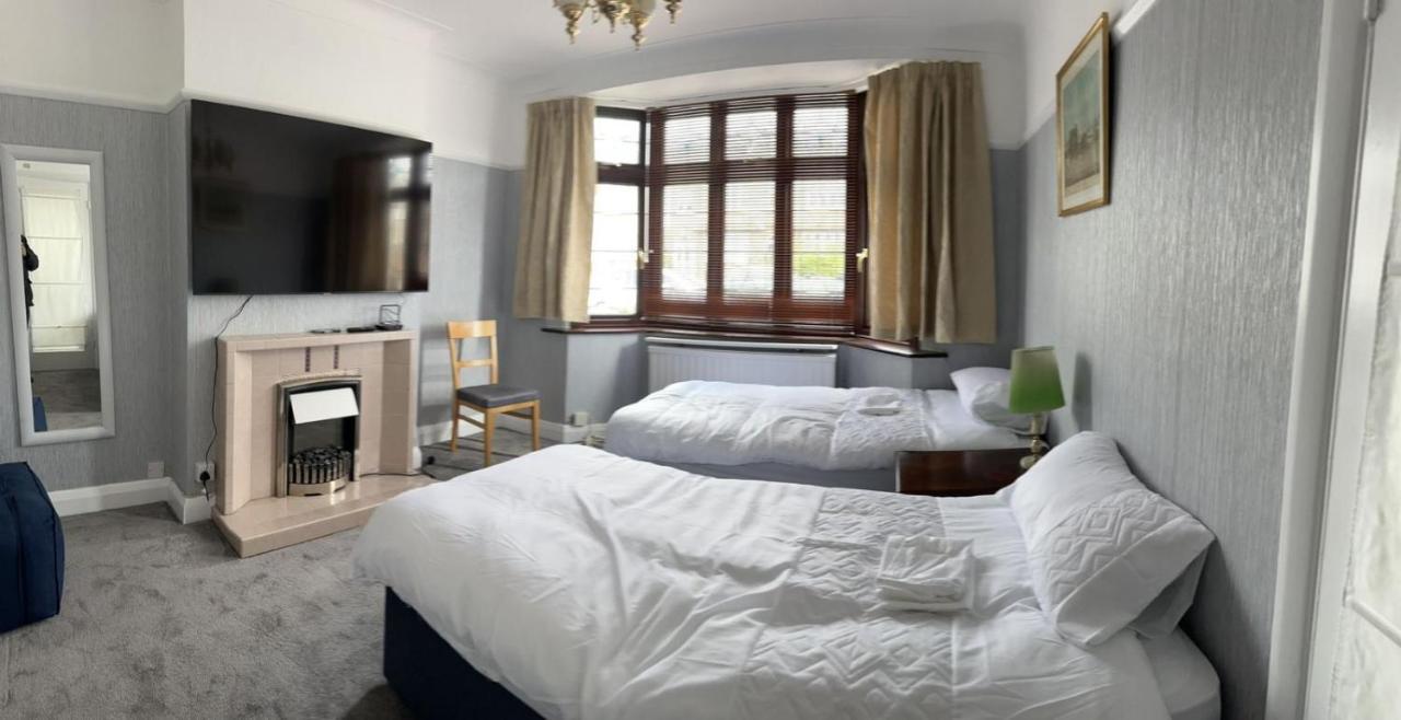 Holiday home Amazing And Romantic O2 Arena 4 Bedrooms House Free Parking London